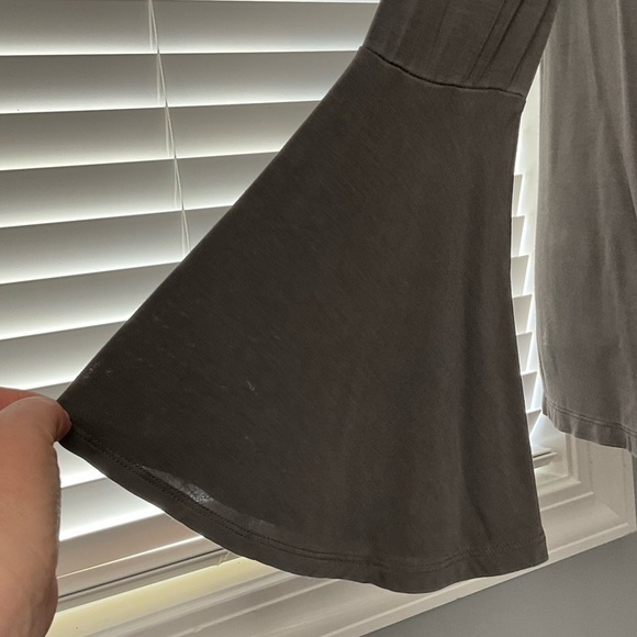 🎉 SALE AMERICAN Eagle Gray Soft & Sexy Long Sleeve Top Size Small - Picture 4 of 8